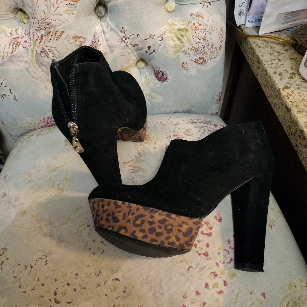Guess Authentic leopard platform booties - Picture 3 of 8